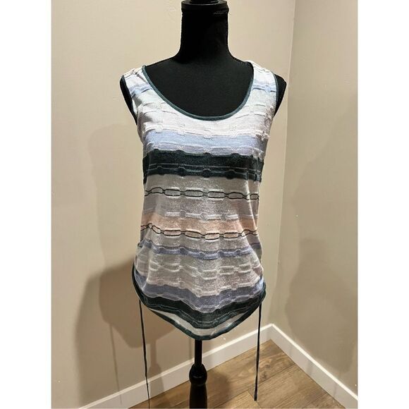 ST. JOHN sport sleeveless Blouse - Picture 1 of 8